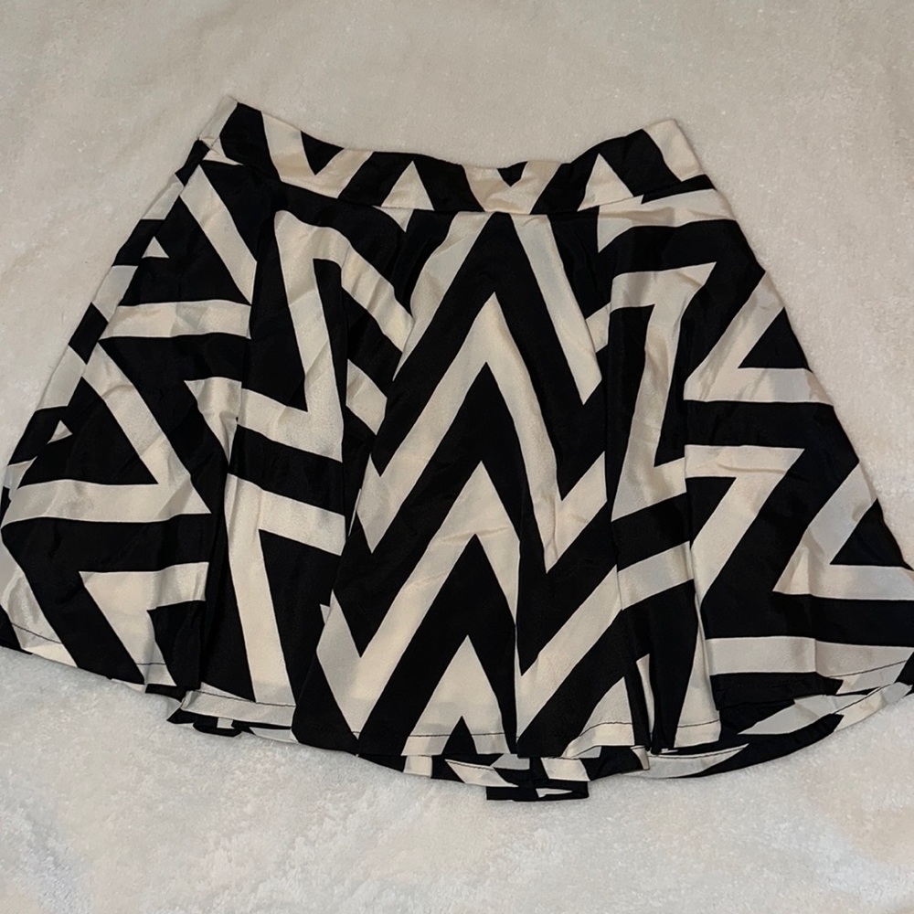 Black and ivory flowy skirt